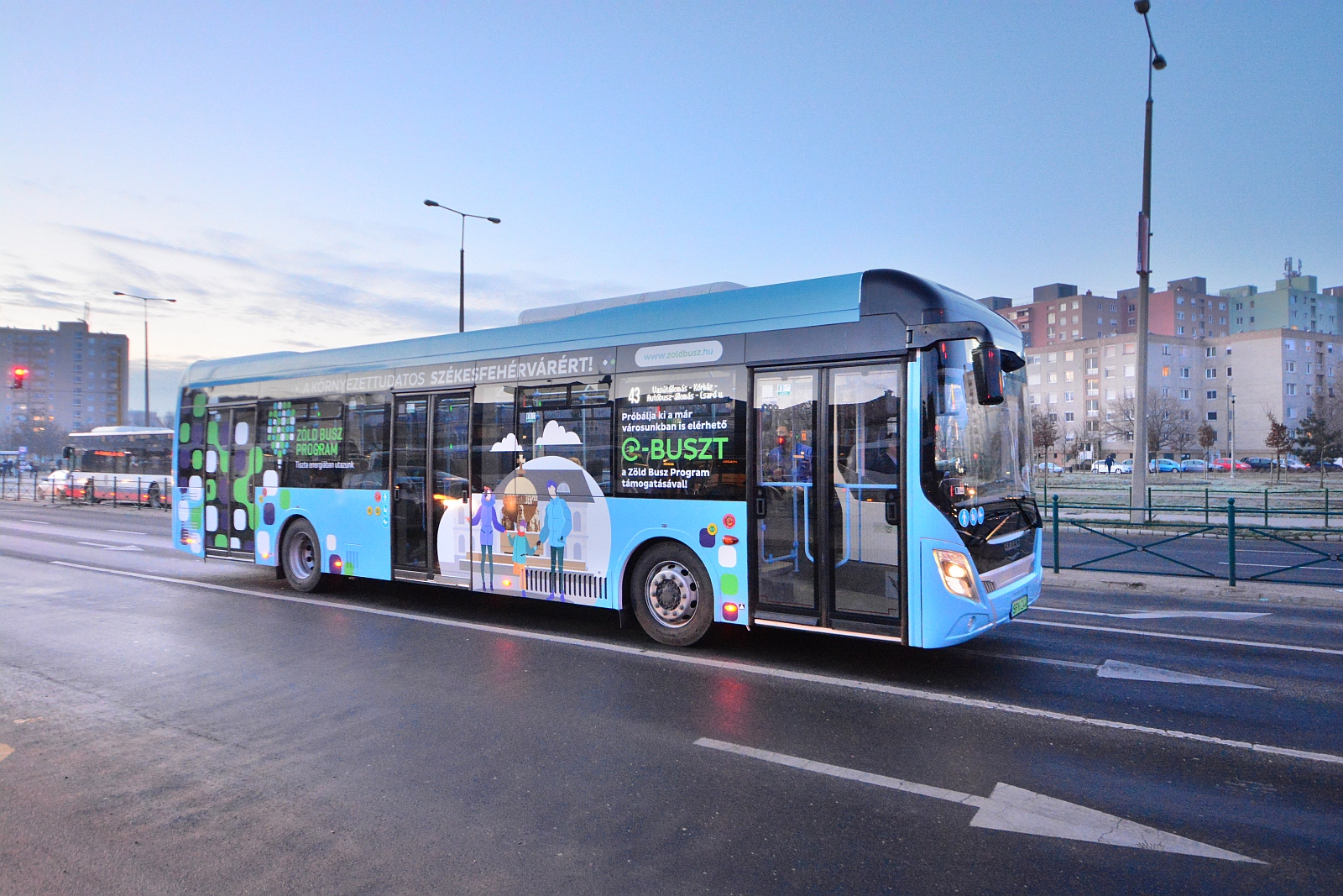 Hétfőtől egy hónapon keresztül tesztelik az elektromos buszt a városi tömegközlekedésben